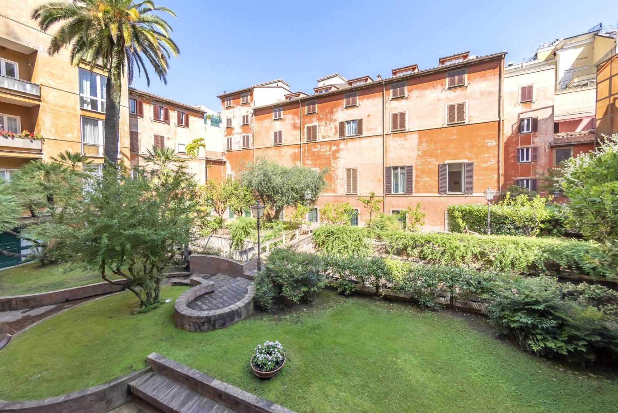 Saturno In Trevi Apartment Rome Exterior photo